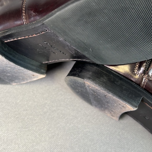 Burberry burgundy bootie size zip gold chain. Leather lining. Gently worn Size39 - Picture 12 of 14